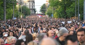 Σερβία: Χιλιάδες πολίτες στους δρόμους απαιτούν παραιτήσεις από την κυβέρνηση