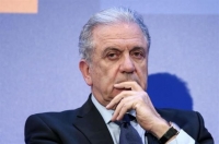 Αβραμόπουλος: Προτεραιότητα να μετακινήσουμε τους πρόσφυγες από την Ειδομένη