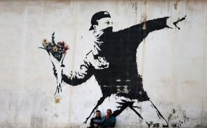 Συγκρότημα βγάζει σε δημοπρασία το έργο τέχνης του Banksy ως αντάλλαγμα για την αλλαγή του ονόματός τους