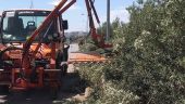 Εργασίες κλαδέματος θάμνων από την ΠΚΜ