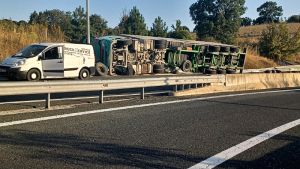 Ανατροπή νταλίκας στον κάθετο άξονα της Εγνατίας οδού στη Σιάτιστα προκαλεί κυκλοφοριακά προβλήματα