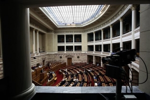 Το υπερταμείο τάραξε το κυβερνητικό στρατόπεδο στην Ολομέλεια της Βουλής - Πυρά της Αντιπολίτευσης για Καλογρίτσα- (Live)