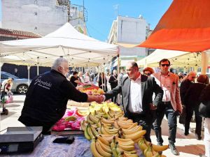 Ευχές για το Πάσχα με τους μικροπωλητές της λαϊκής αγοράς Κιλκίς αντάλλαξε ο Δήμαρχος Κιλκίς