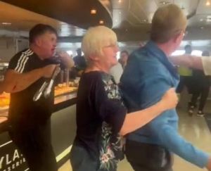 Ιρλανδία: Άγριο ξύλο σε φέρι μποτ – Γέμισε αίματα το πάτωμα (ΒΙΝΤΕΟ)