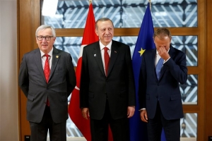 Κομισιόν: Θέλουμε να συνεχίσουμε τη συνεργασία με την Τουρκία