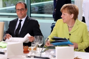 Die Zeit: Μυστικό σχέδιο Μέρκελ-Ολάντ για ριζικές αλλαγές στην ευρωζώνη