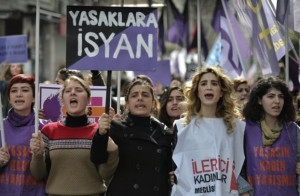 Τουρκία: Σφαίρες καουτσούκ εναντίον εναντίον συγκέντρωσης γυναικών