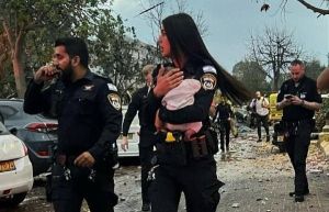 Ισραήλ: Βρέφος σώθηκε από τα ερείπια σπιτιού μετά από ιρανική επίθεση