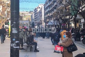 ΤΩΡΑ στη Θεσσαλονίκη: Πορεία αντιεξουσιαστών σε κεντρικούς δρόμους της πόλης (pics)