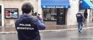DW: Ο ρατσισμός σοκάρει την προεκλογική Ιταλία