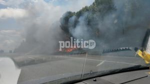 Κατερίνη: ΙΧ τυλίχθηκε στις φλόγες στην εθνική οδό Θεσσαλονίκης – Αθηνών (ΒΙΝΤΕΟ)