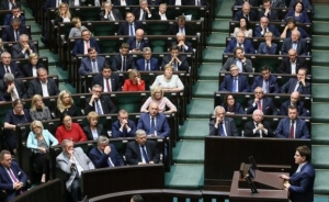 Πολωνία: Εξετάζει αυστηροποίηση του νόμου για τις αμβλώσεις