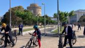 Νέα Παραλία: Βόλτα με ποδήλατο και… ηλεκτρικά πατίνια έκανε ο Αμερικανός πρέσβης Τζ. Πάιατ με τον δήμαρχο Κ. Ζέρβα