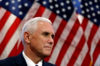 Τραμπ προς ηθοποιούς: «Ζητήστε συγγνώμη από τον αντιπρόεδρό μου»