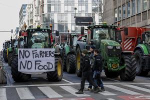 Βέλγιο: Με τρακτέρ οι αγρότες στο σπίτι του πρωθυπουργού