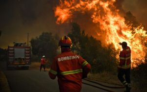 Κύπρος: Απανθρακωμένο πτώμα μέσα σε φλεγόμενο όχημα (video + photos)