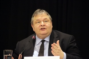 Βενιζέλος: Αιχμάλωτη στα προεκλογικά της ψέματα η κυβέρνηση