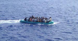 Ιταλία: Είκοσι επτά νεκροί βρέθηκαν σε παραλία στη νότια Ιταλία ύστερα από ναυάγιο σκάφους με μετανάστες
