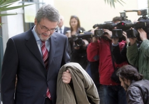 Σκοτεινά σημεία και «ορφανά» εκατομμύρια από τις μίζες
