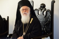 Στο Μαξίμου ο αρχιεπίσκοπος Τιράνων Αναστάσιος