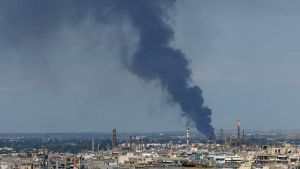 Σημαντική επιχείρηση κατάσβεσης φωτιάς σε εργοστάσιο ανακύκλωσης στη Σίνδο