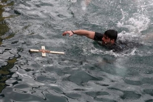 Θεοφάνεια: Στην Κάλυμνο ο Τσίπρας - Στην Τήνο ο Μητσοτάκης