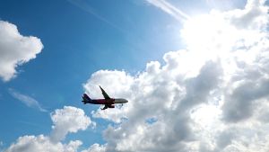 Ανοιγμα του ιρανικού εναέριου χώρου για διεθνείς πτήσεις μετά από μήνες