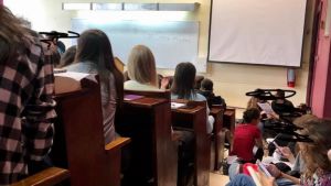 Φοιτητές του ΑΠΘ αναπολούν στιγμές της προ-covid φοιτητικής ζωής στα αμφιθέατρα