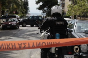 Γιατί οι αστυνομικοί δεν ανακάλυψαν τον ποινικό στην ντουλάπα