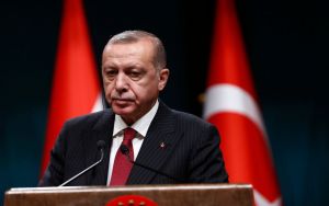 Τουρκία: Βυθίζεται η τουρκική λίρα – Κλειδώνουν μέχρι και τα βρεφικά γάλατα στα σουπερμάρκετ