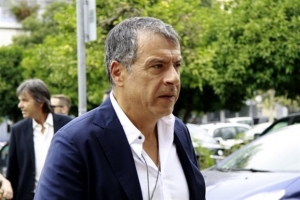 Θεοδωράκης: Τα νοσοκομεία καταρρέουν και ο κ. Πολάκης είναι στο Facebook