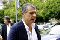 Θεοδωράκης: Τα νοσοκομεία καταρρέουν και ο κ. Πολάκης είναι στο Facebook