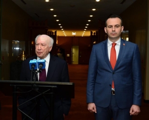 πΓΔΜ: Νέες αποστάσεις του ΥΠΕΞ από τον διαπραγματευτή