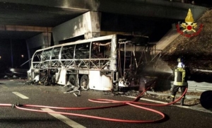 Ιταλία: 16 νεκροί σε δυστύχημα με λεωφορείο που μετέφερε μαθητές