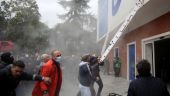 Χάος στην Αλβανία: Οπαδοί του Μπερίσα επιχείρησαν να εισβάλλουν στα γραφεία του Δημοκρατικού Κόμματος (vid)