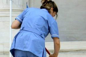 Ψάχνουν (;) καθαρίστριες και δεν βρίσκουν!
