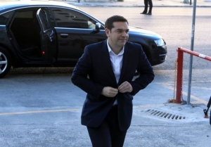 Διέξοδο στην πόλωση αναζητεί το Μαξίμου