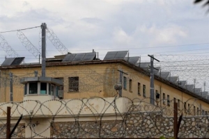Ερωτήματα για την αιματηρή επίθεση εναντίον ποινικού στον Κορυδαλλό