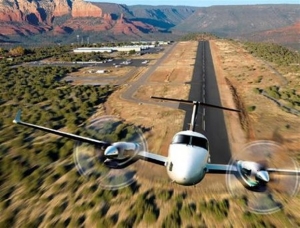 ΗΠΑ: Μικρό αεροσκάφος κατέπεσε σε κτίριο αεροδρομίου