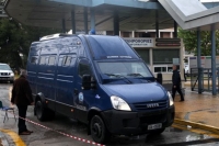 Φωτιά εν κινήσει σε μεταγωγικό της ΕΛ.ΑΣ.
