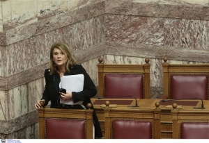 Πυρά από Βούλτεψη σε κυβέρνηση για δημοσιογράφους και hotspots