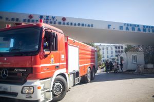 Φωτιά στο Παπανικολάου: Κατέληξε ο ένας από τους πέντε τραυματίες – Πολλά ερωτήματα για την τραγωδία