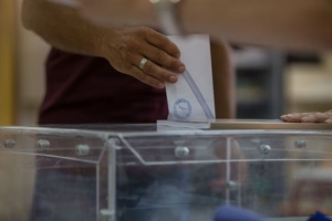 Προβάδισμα οκτώ μονάδων στη ΝΔ δίνει νέα δημοσκόπηση
