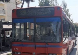 Εύοσμος: Δύο λεωφορεία του ΟΑΣΘ συγκρούστηκαν μεταξύ τους – Τραυματίστηκε μία γυναίκα (pic)