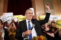 Αυστριακή κάλπη: Ο Μπέλεν έχει... υπέροχους πνεύμονες, βεβαιώνει ο γιατρός του