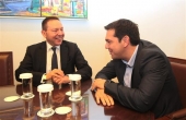 Κομβικής σημασίας η συνάντηση Τσίπρα - Στουρνάρα