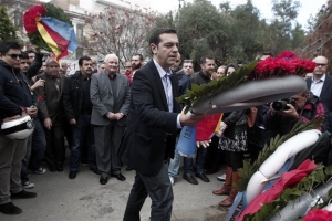 Ενταση στο Πολυτεχνείο κατά την κατάθεση στεφάνου από τον Τσίπρα