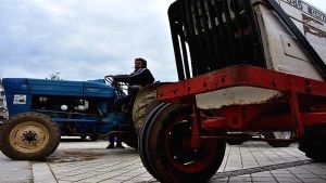 Συμβολικός αποκλεισμός δρόμου από αγρότες στη Θεσσαλονίκη