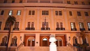 Σε πορτοκαλί απόχρωση φωταγωγήθηκε το Διοικητήριο