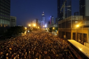 Χονγκ Κονγκ: Χιλιάδες διαδηλωτές στους δρόμους για δεύτερη ημέρα